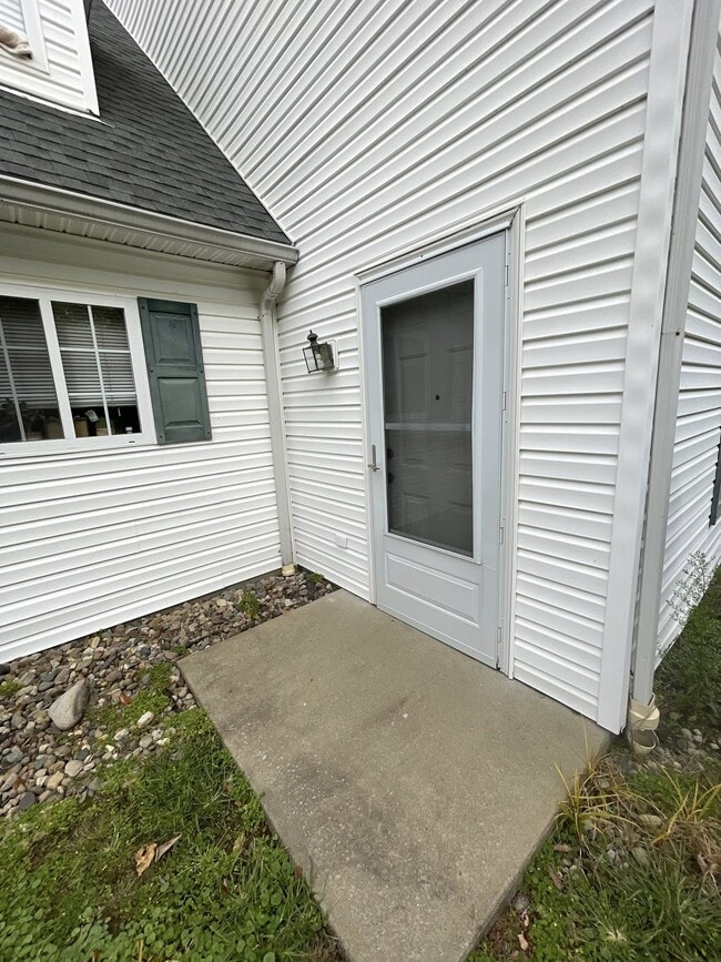 Building Photo - 119 Lucas Dr