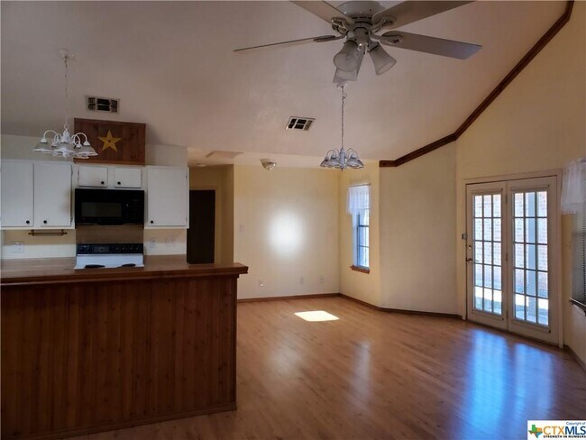 Building Photo - 766 Briarbend Dr