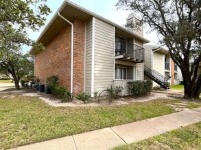 Building Photo - 1901 Holleman Dr W