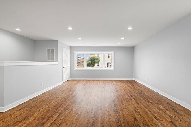 Building Photo - 44 Linden St