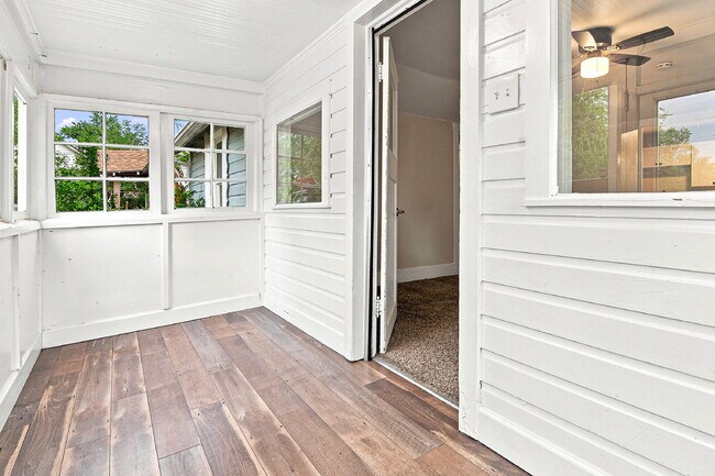 Foto del edificio - $1,595.95 with $250 Cleaning Voucher, 1 Bed - 1 Bath, Single Family Home in Aurora with Private a...
