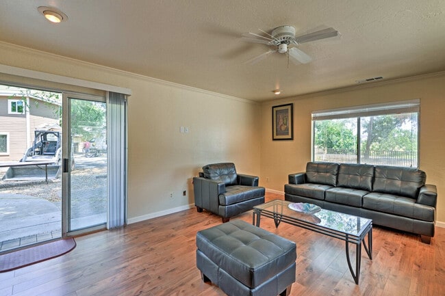 Building Photo - 1280 Rucker Ave