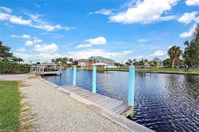 Foto del edificio - 4862 Regal Dr