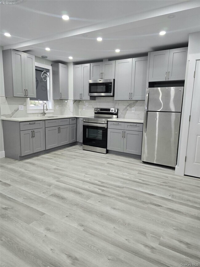 Foto del edificio - 59-34 Flushing Ave