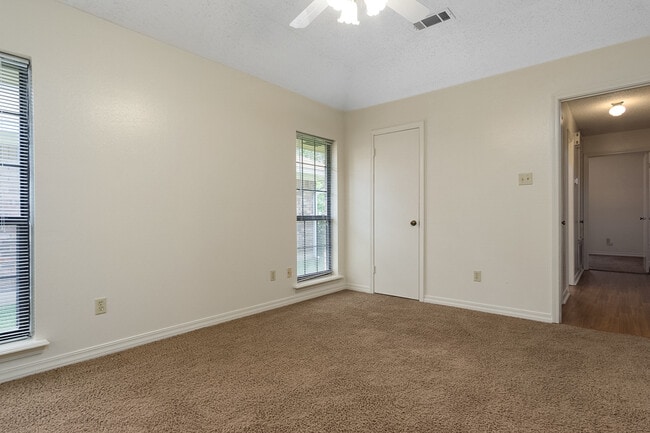 Building Photo - 5602 Pampus Ln