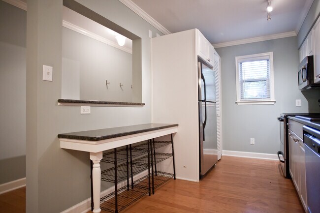 Building Photo - Relax at the Retreat: Updated 2Br Condo
