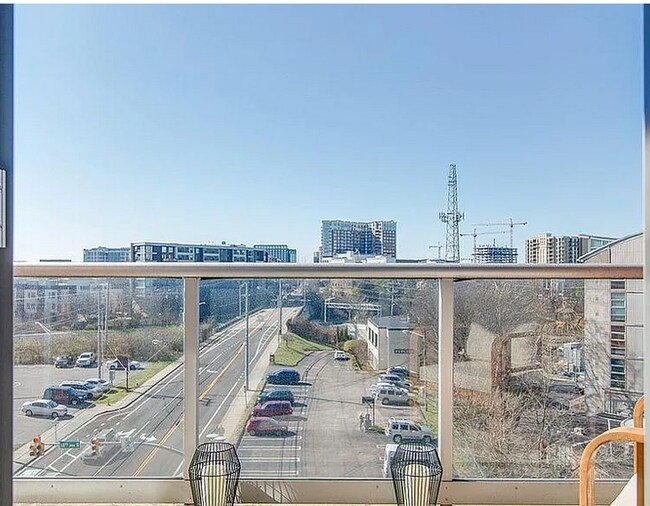 Foto del edificio - 600 12th Ave S