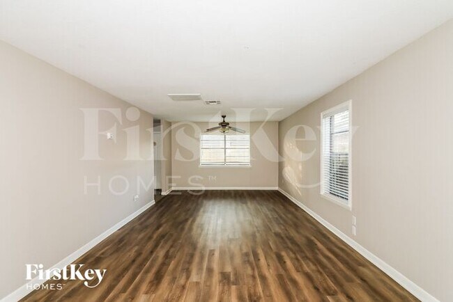 Foto del edificio - 2703 Shady Bayou Ln