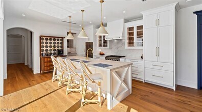 Building Photo - 844 8th St S