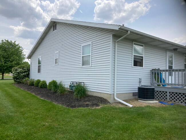 Building Photo - 423 Autumnwood Dr