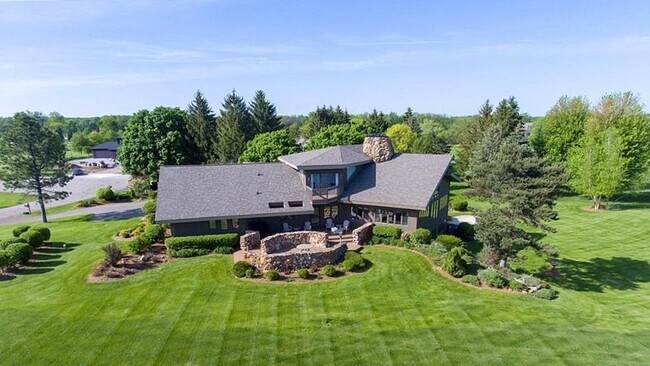Building Photo - 2871 Fairway Dr