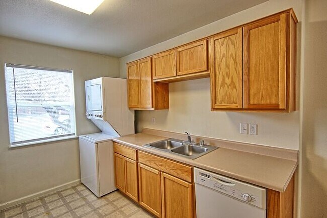 Building Photo - 695 Starlite Dr
