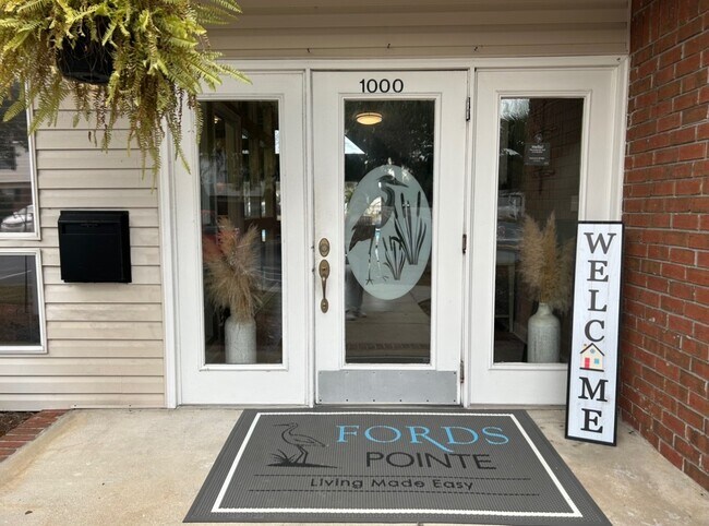 Foto del edificio - 1087 Fords Pointe Cir
