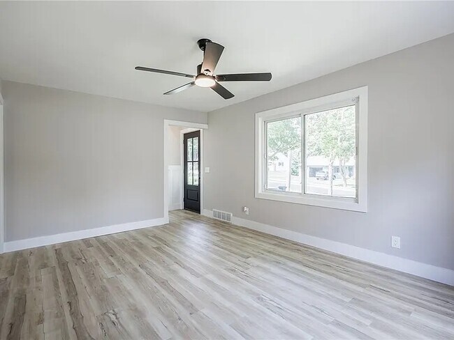 Foto del edificio - 35 Briggs Ave