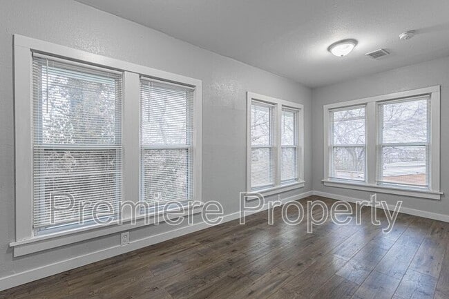 Foto del edificio - 1217 W 21st St