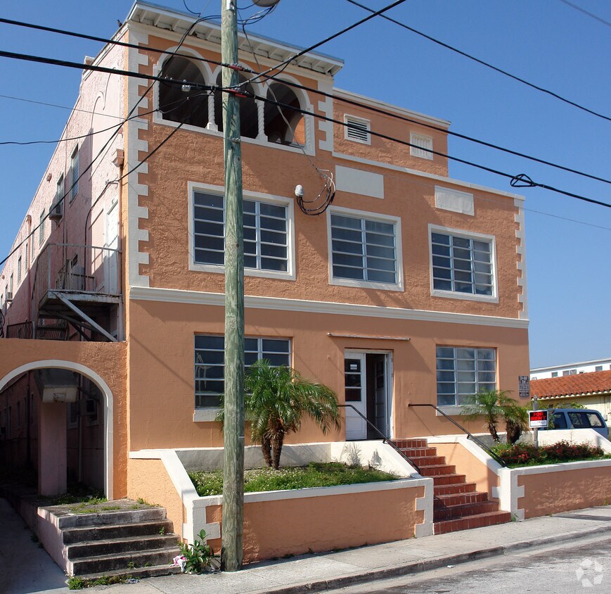 Building Photo - 638 SW 6th St