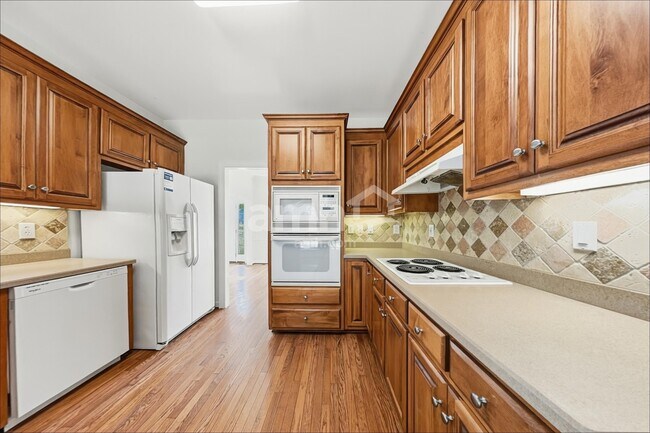 Foto del edificio - 4030 Belle Meade Cir