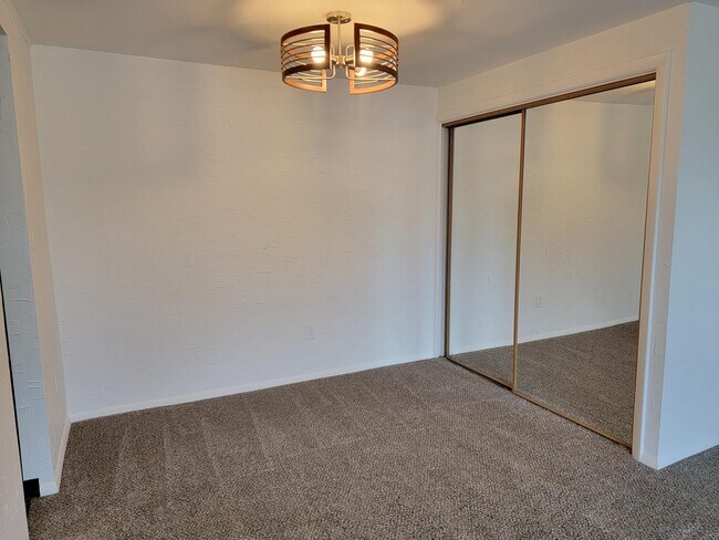 Comedor - 1001 Nanroc Dr