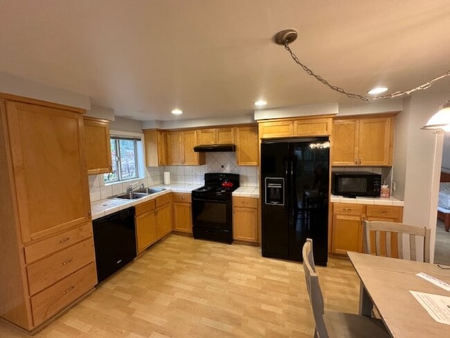 Foto del edificio - Large and bright 1 Bedroom in Glenshire