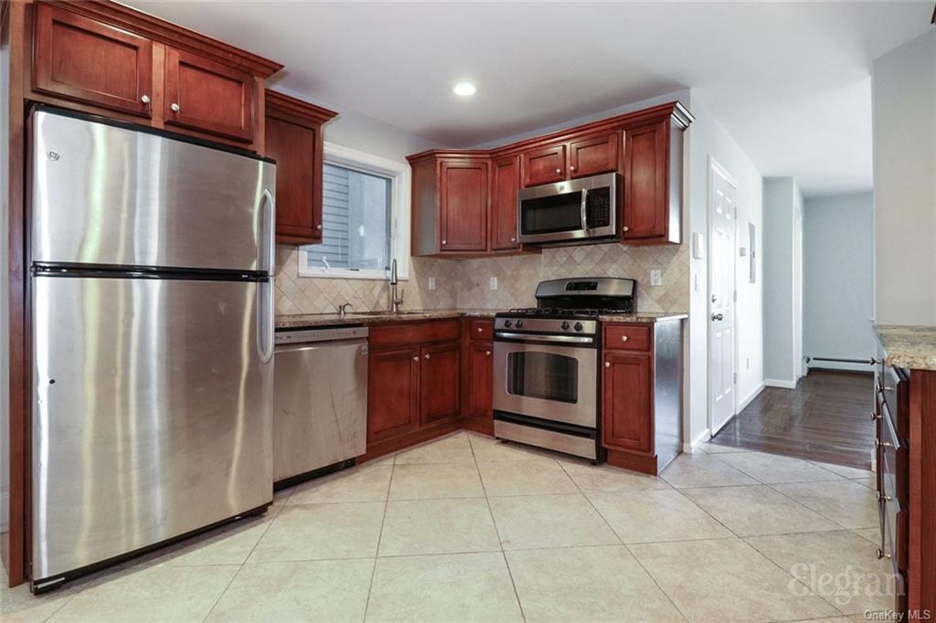Primary Photo - 36 Devoe St