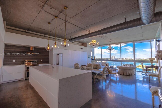 Foto del edificio - 7934 West Dr