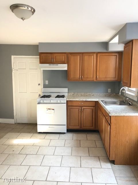 Building Photo - 3 br, 1 bath  - 97 Blake St Fl 1