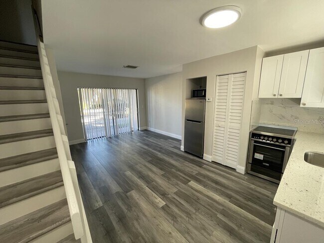 Foto del edificio - 10330 Turkey Lake Rd