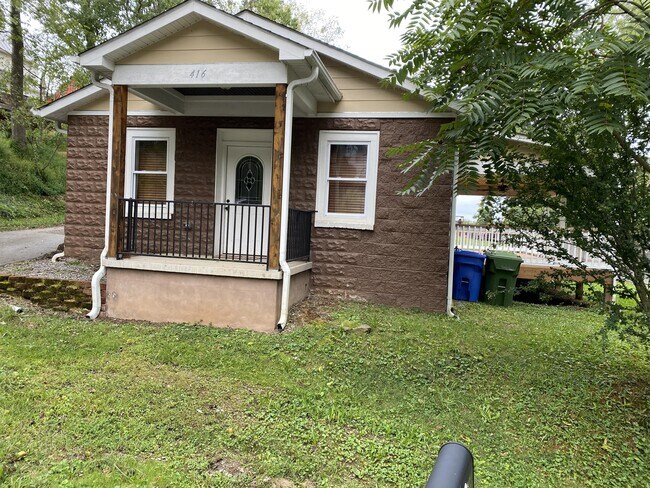 Building Photo - 416 W Haywood St