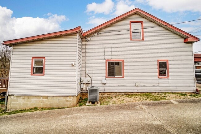 Foto del edificio - 29 N Main St