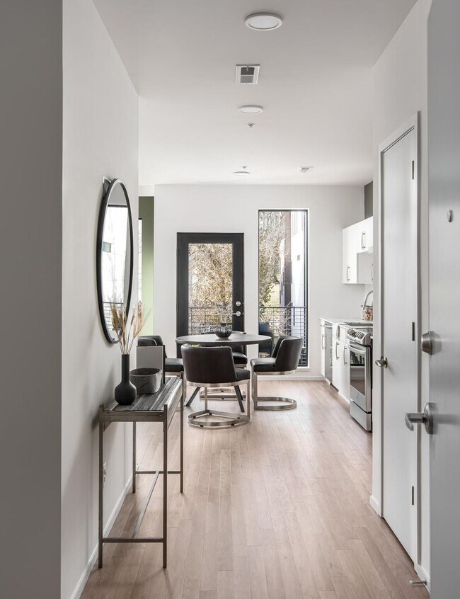 Foto del edificio - Stunning one bedroom unit in The Wedgewood section of town.