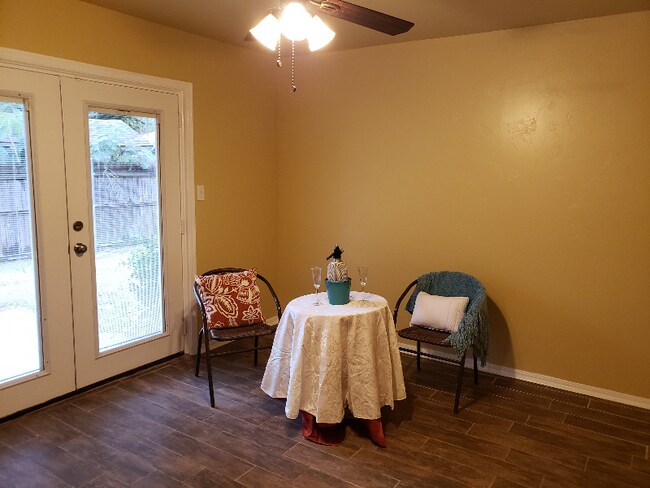 Foto del edificio - 1129 W Havenwood Dr