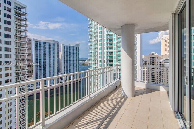 Building Photo - 801 Brickell Key Blvd