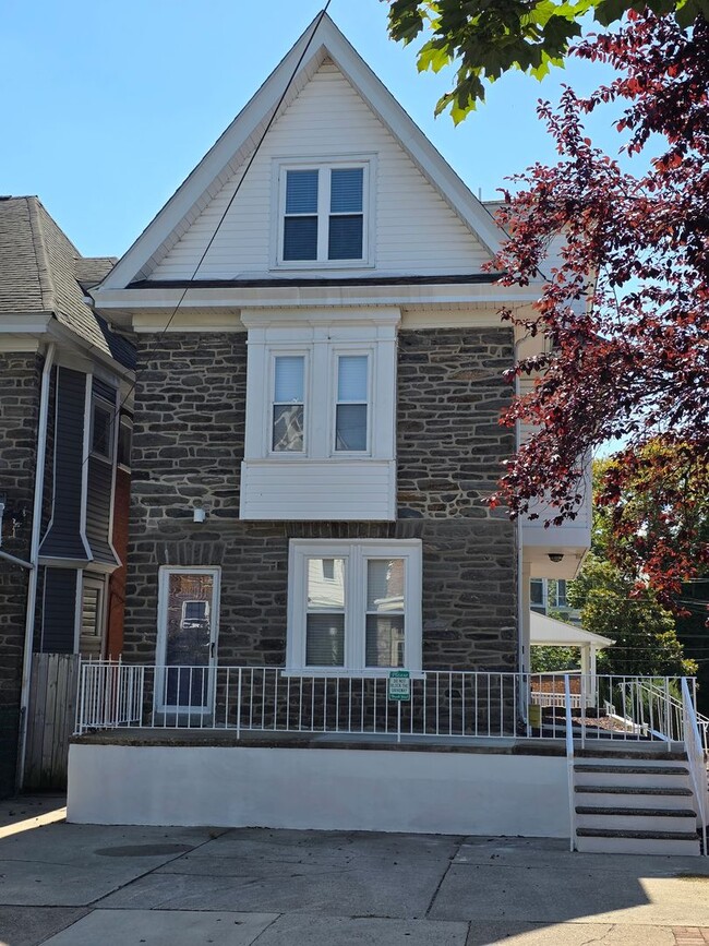 Building Photo - 420 W 22nd St