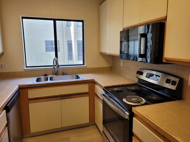 Building Photo - Lake Merritt Condo