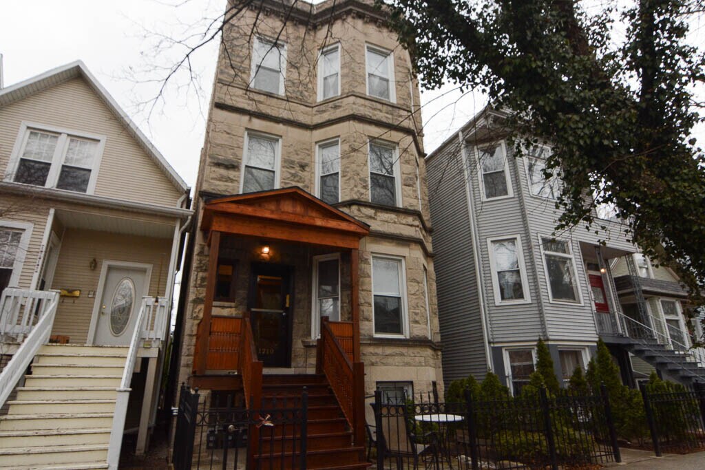 Primary Photo - 1710 W Addison St