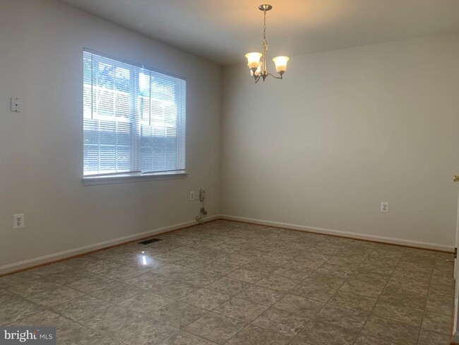 Foto del edificio - 217 Merrill Ct