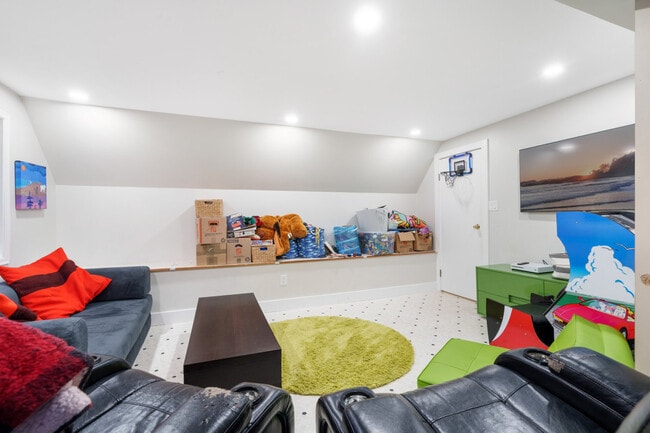 Building Photo - 4444 Regency Pl