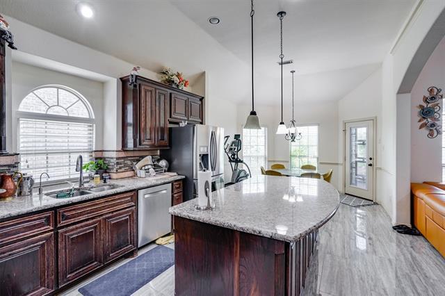 Foto del edificio - 13704 Blueberry Hill Dr
