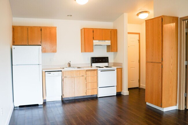 Foto del edificio - Top-Floor 1 Bdr w/ Private Balcony Ready Soon!