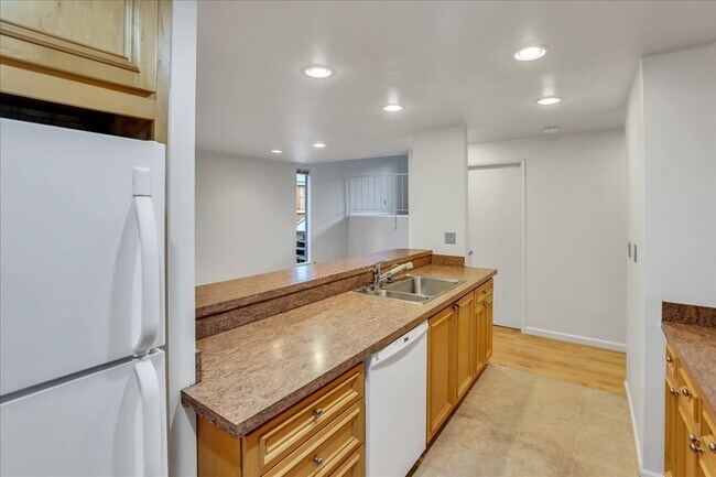 Foto del edificio - 108 108th Ave SE