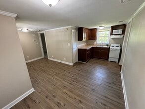 Building Photo - 3016b Sigman St
