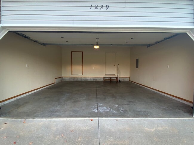 Building Photo - 1229-1231 Bluegrass