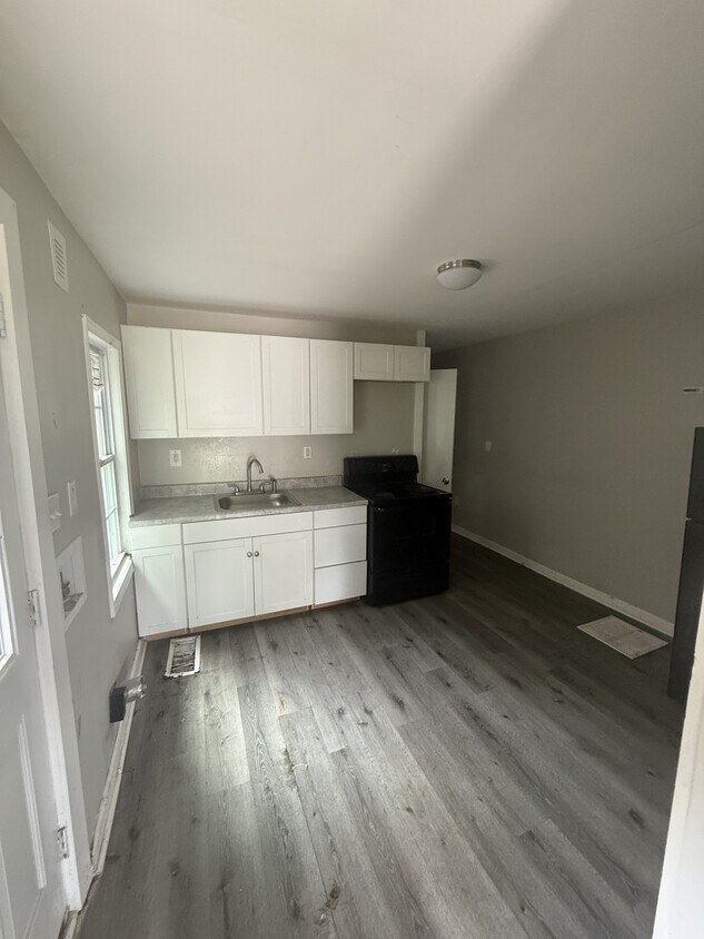 Building Photo - 356 Woolfolk St