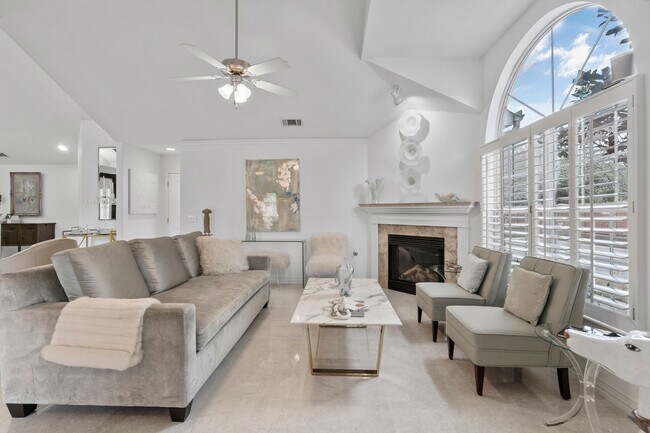 Foto del edificio - 3100 Camellia Rose Dr