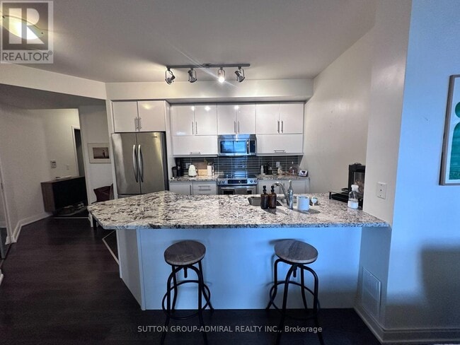 Building Photo - 825 Church St