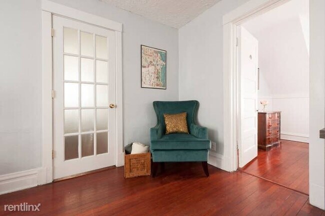 Building Photo - 4 br, 1 bath Apartment - 244 Circle Ave