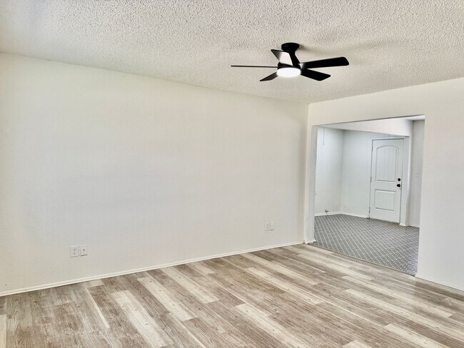 Foto del edificio - Updated 3/1.5 with Bonus Room in North by Northwest!