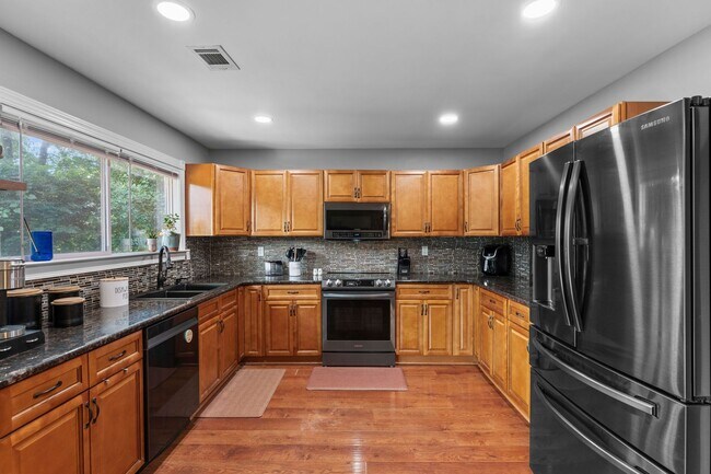 Building Photo - Welcome to your dream rental in Chesapeake!
