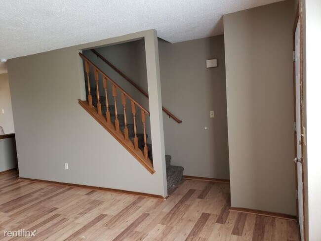 Building Photo - 2 br, 1.5 bath Condo - 9242 E Funston Ct