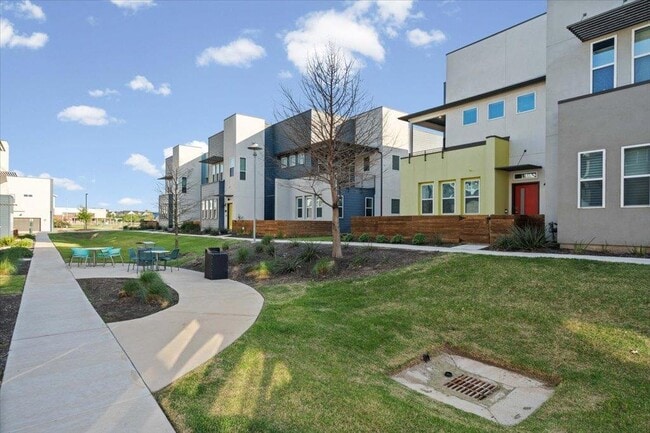 Foto del edificio - 9015 Cattle Baron Path